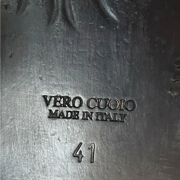 One pair unique Italian ankle boots, EU size 41. Leather upper and sole. - Picture 4 of 5